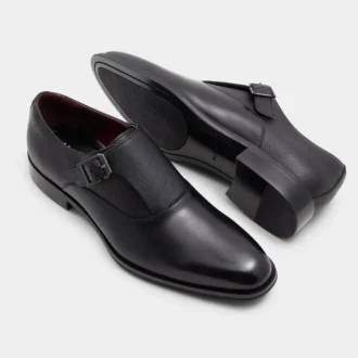 Elegante mocasín con hebilla