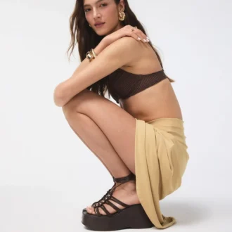 Sandalia de cuña con tiras de madera, Tacón de cuña