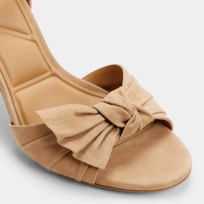 Sandalia de tacón grueso con tiras Angelknot